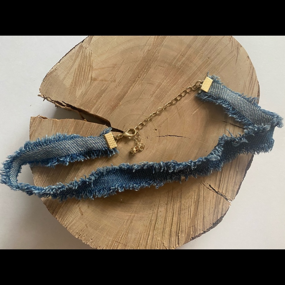 Choker necklace